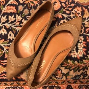 Report Pointed Toe Flats